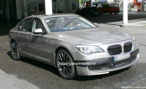 2011_bmw_m7_7_series_spy_shots_june_004-0602-950x650